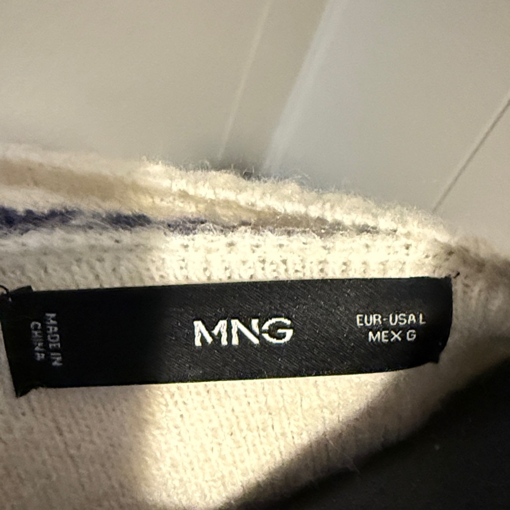 B25 MNG Mango Women Large Cream and Navy Striped V-Neck Sweater Comfy Preppy - Picture 2 of 6